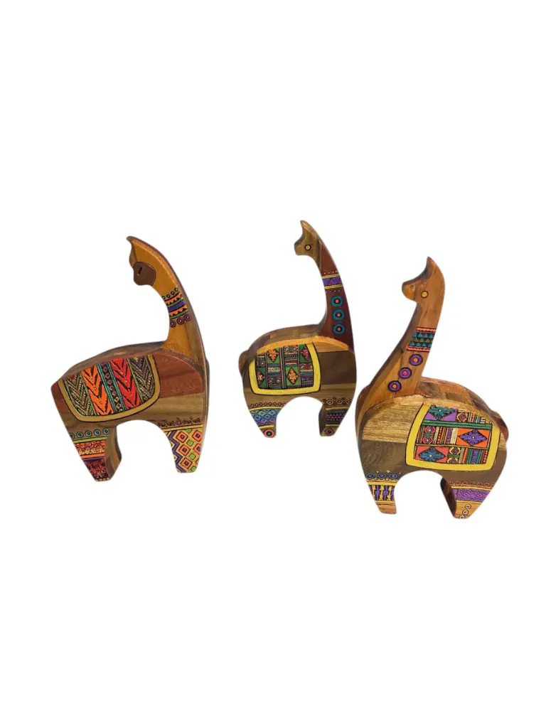 WK3 - FIGURA LLAMA DE MADERA