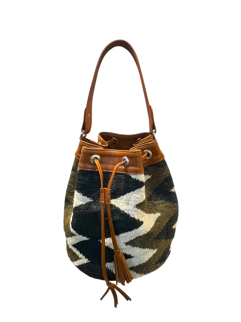 MAB36 - BOLSO CARTERA SHIGRA Y CUERO, RECOGIDO, 1 ASA MANO Y CORREA AJUSTABLE