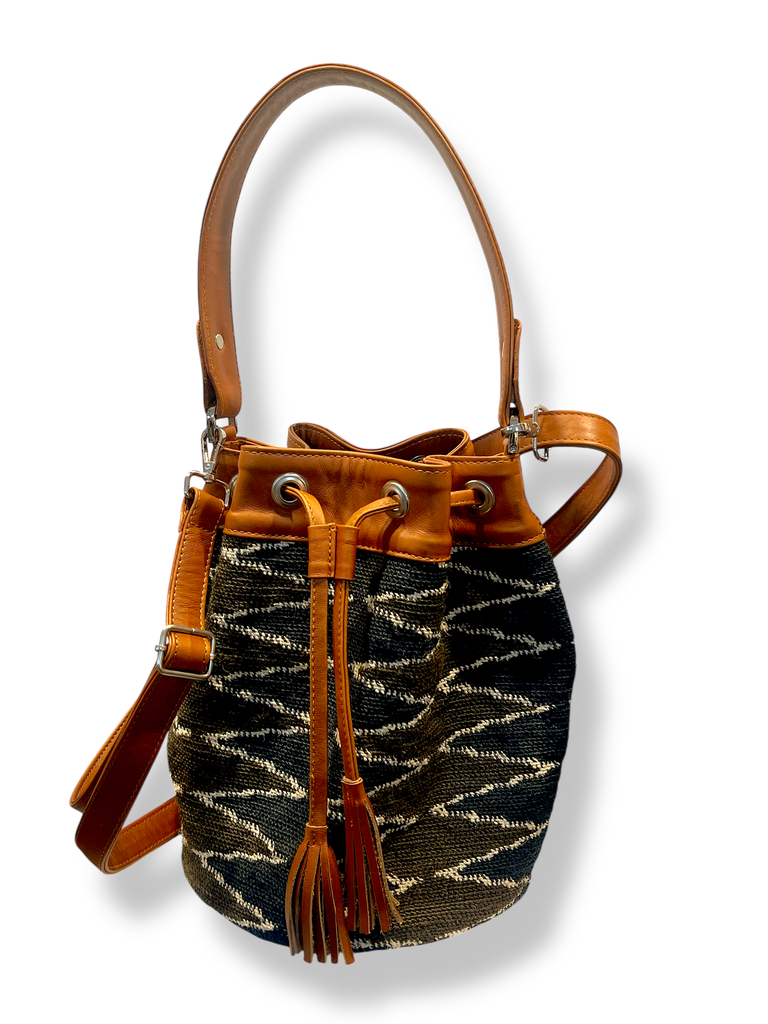 MAB37 - BOLSO CARTERA SHIGRA Y CUERO, RECOGIDO, 1 ASA MANO Y CORREA AJUSTABLE